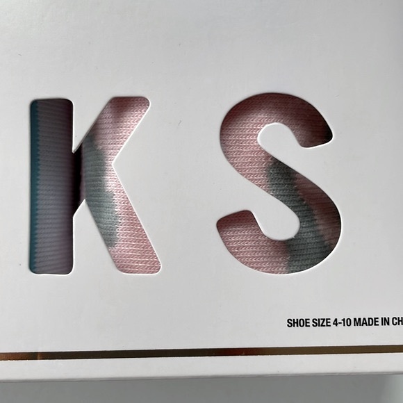 Modern Expressions Sock Set, 3 pairs, New in sealed box, shoe size 4-10 - Picture 6 of 6